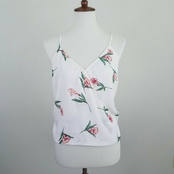 Forever 21 Tops - 🌷5 for $25🌷 NWT Forever 21 Floral Surplice Top